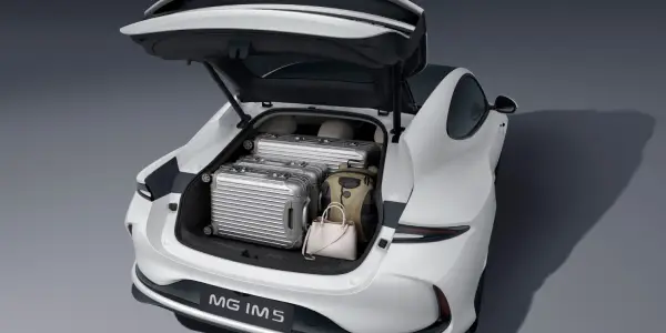 MG IM5 comfort and boot space